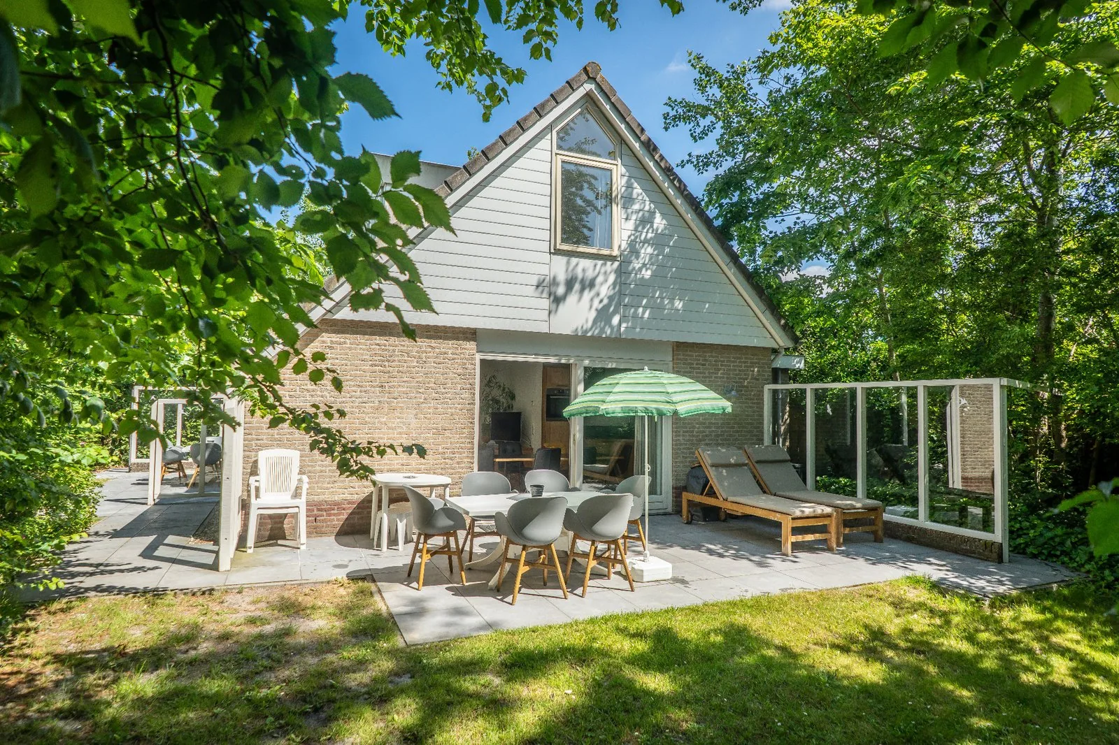 Vakantiehuis 23A met terras en groene tuin